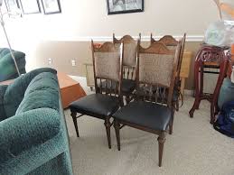 Rustic interpretations of early colonial style, used and vintage early american pieces are casual and comfortable, and work especially well in country cottages and cabins. 1950 S Dining Set Makeover Hometalk