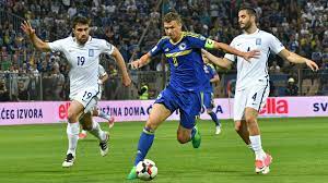 Torschütze dzeko postete zu später stunde auf instagram ein foto der beiden gut gelaunten kapitäne ihrer mannschaften. Edin Dzeko Personifizierte Lebensversicherung Bosniens Goal Com