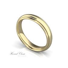 White gold vs yellow gold. Yellow Gold Wedding Ring For Men