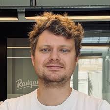 We hosted our first Radyant Dinner yesterday and I'm still blown away by  the energy in the room. ⚡️ Here's what made it so special imho. First,  thanks to everyone that came