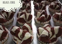 Mixer gula, pengembang kue, dan telur hingga mengembang. Resep Bolu Kukus Coklat Vanila No Soda Lezat Sekali Warung Resep Kuliner