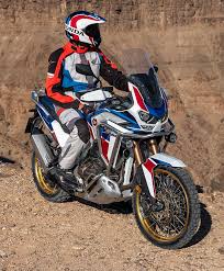 Design cues such as the more accentuated angry bird look are changes in keeping with the overall model line, however beneath the surface are several new updates which separate the latest model from its predecessors in a much deeper way. Honda Crf1100l Africa Twin 2020 Y Adventure Sports Fotos Y Datos Oficiales