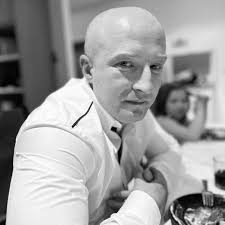 Polacy zmarli na Islandii i osoby z nią związane