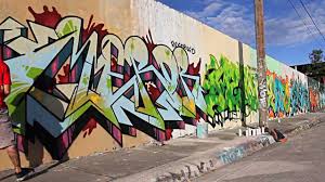 Miami Art Basel 2012 Graffiti Artist Painting The Streets Of Wynwood Youtube