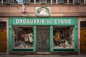 Strasbourg 24 Grand Rue Droguerie Du Cygne Octobre 2013 2 Droguerie Wikipedia Cygne Strasbourg Rue