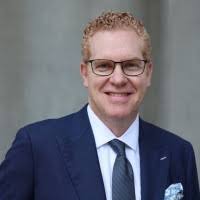 100+ perfiles de «Kampert»