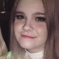 Julianne Ross's Instagram, Twitter & Facebook