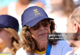 Stella Barton and horse Lord Lamarque of Team Australia compete...  Nachrichtenfoto