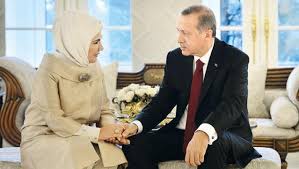 Milli eğitim bakanlığınca, liselere geçiş sistemi kapsamında 6 haziran'da ortaokul 8. Cumhurbaskani Erdogan Ve Esi Emine Erdogan In El Ele Tutustuklari Romantik Fotografin Hikayesi Son Dakika