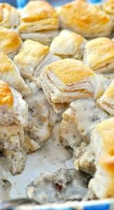 Biscuits And Gravy Casserole A Different Take On Traditional Biscuits And Gravy This Easy Break Breakfast Recipes Casserole Breakfast Casserole Easy Recipes