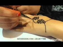Cara melukis inai di tangan. Lukisan Inai Henna Drawing By Dayudesigns Com Youtube