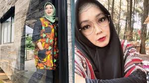 Rina juga mengganti menu sarapan dengan oatmeal. Rina Gunawan Turunkan Berat Badan 23 Kilogram Dalam 3 Bulan Ini Cara Dietnya Tribun Bali