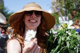 Tampa Bay residents gather in 1,000s at 'No Kings' protests across region