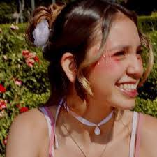 Maureen Singer's Instagram, Twitter & Facebook