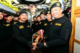 Yang utama, soal mental hiu kencana termasuk pasukan khusus. Tni Al Sematkan Brevet Kehormatan Hiu Kencana Kepada 11 Pejabat Negara Ri Radar Indonesia