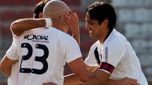 In its earliest usage, the surname took the forms of vigílaz and vélaz. Velez Sarsfield Win Title Eurosport