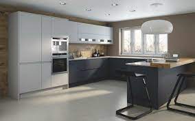 Kleine kuchen grosser machen so geht s. Moderne Kuche In U Form Kochkomfort Inmitten Von Modernen Designs Moderne Kuche Kuchen Design Kuchen In U Form