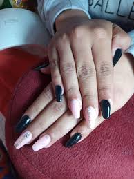 Combinaciones que incluyen pequeñas piedras, aros y una buena cantidad de. Unas Acrilicas Negro Rosa Pastel Unas Nails Citel Facebook