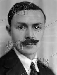 Edmond Lefebvre's Instagram, Twitter & Facebook