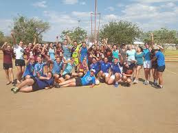 Vaadake samelewing lausetes tõlkimise näiteid, kuulake hääldust ja õppige grammatikat. Gimmie Gons Gees Gimmies Se Tradisionele Room En Facebook