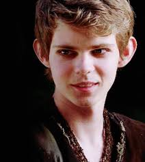 Broken Ouat Peter Pan Fanfiction Memories Peter Pan Ouat Robbie Kay Peter Pan Once Upon A Time Peter Pan