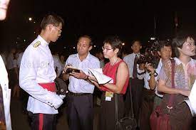 Except for an imposing height most unusual. Prime Minister Goh Chok Tong S Son Goh Jin Hian Being