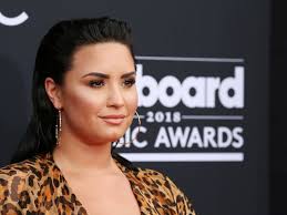 Demi sigue sana y fuerte y se encuentra en un centro de rehabilitación por decisión propia. Singer Demi Lovato Had Three Strokes After Drug Overdose Music Gulf News