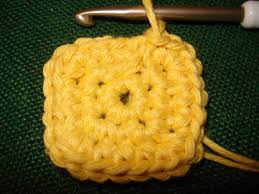 Eine fotografin aus münchen sucht auf einer griechischen insel nach einem neuen modell für die titelseite ihrer zeitschrift und erlebt allerlei abenteuer. Hakeln Lernen Das Quadrat Anleitung Handarbeit