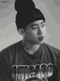 Jay park , dinleyicilerden gelen tepkilerin ardından mukkbang (remix) şarkısındaki sözleri için özür diledi. Jay Park Gifs Tenor