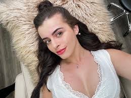 Jessica Kellum's Instagram, Twitter & Facebook