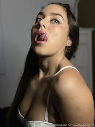 💋 💖 EVELYN 💖 ( evelynperezzok ) OnlyFans leaked photo 11164579 on  Leakedzone