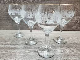 Shop with afterpay on eligible items. Set Of 4 Libbey Arby S Christmas Glasses White Winter Scene Etched Frosted Holiday Glasses With Gold R Christmas Glasses Holiday Glasses Christmas Wine Glasses