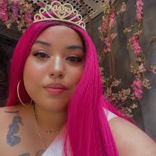 What is causing ice cubes to move or pop when added to water?