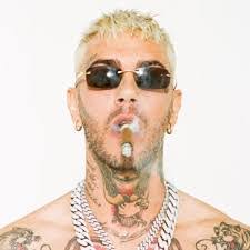 Adele Gallo's Instagram, Twitter & Facebook