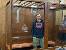 Суд назначил навальному 3,5 года колонии общего режима. Cpexcm0fsuxgom