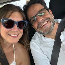 How to remove a cast iron tub without damaging the floor in an old house?