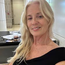 Salon Leo is at Salon Leo.