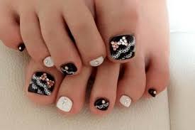 Aunque no quita que deben ser cuidadas, que ayudan en la estética. Decoraciones De Unas Con Piedras Pies Unas Decoradas