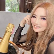 Sandra Pangrazio's Instagram, Twitter & Facebook