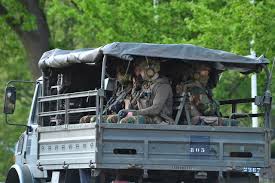 Verspreid op vraag van het federaal parket. Grossfahndung Nach Schwerbewaffnetem Rechtsextremem Soldaten Dauert An Tageblatt Lu Tageblatt Lu