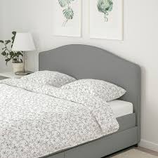 Oltre a garantire un ottimo livello di comfort grazie alle reti a doghe ed all'ampia scelta di materassi di tutte le misure e durezze, il letto contenitore ikea offre anche tanto spazio per organizzare ogni cosa, dalle lenzuola, agli asciugamani, dai vestiti, al guardaroba della stagione appena trascorsa. Hauga Letto Imbottito 4 Contenitori Vissle Grigio Ikea Svizzera