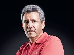 Succéder à Daniel Constantini : pas évident pour Claude Onesta, entraîneur  de l'équipe de France masculine de handball.