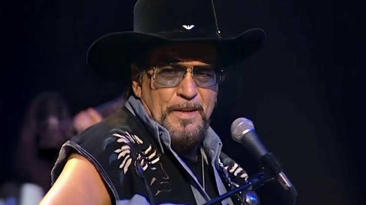 Waylon Jennings Took the Stage for the Last Time in 2000 and Country Music Hasn't Been the Same Since
