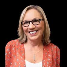 Lisa Waltos's Instagram, Twitter & Facebook