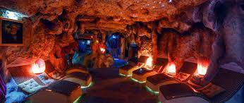 Realizat cu inimă şi pasiune, te așteaptă la capătul unui drum șerpuitor prin mijlocul pădurii o pajişte secretă. Spa Sungarden Golf Spa Resort