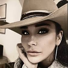 Lacey Logan (@llogan5299)