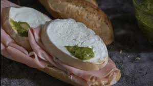 Far insaporire i pomodorini e quasi a fine unire la mozzarella a fette e poi speziare e salare. Mozzarella Di Bufala Sinonimo Di Versatilita Ecco Come Abbinarla Al Meglio La Repubblica