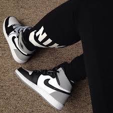 Black And Gray Air Jordan 1 Gray Black And White Air Jordan 1 Retro Sneakers Mode Schoenen Schoenen Trendy Schoenen
