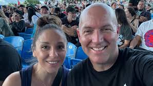 Let's be honest: It was a Tuesday night, I have a big week, and when the  band still hadn't taken the stage by nearly 9PM I wasn't feeling it. But  the Chili