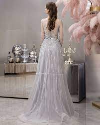 Ogni sposo ha il prorio stile… l'abito che sceglie deve valorizzarlo esprimendo la sua personalità e osservando al contempo alcune piccole possono essere nero antracite, o blu scuro, grigio perla se accoppiati a pantaloni grigio chiaro. Lunghi Grigio Perla Con Perline Belle Abiti Da Cerimonia Vestiti 18 Anni Paillettes Con Strass Abiti Da Sera Con Piume Online 4019111146 Ricici Com